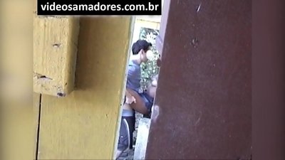 Kẻ nhìn trộm phim trẻ cặp vợ chồng chết tiệt cho đến khi anh ta phát hiện ra cảnh quay video